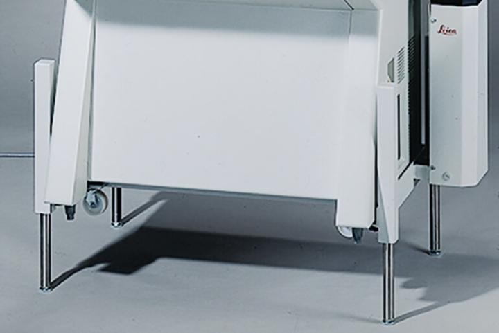 The Leica CM3050 S Cryostat keeps users comfortable while sitting